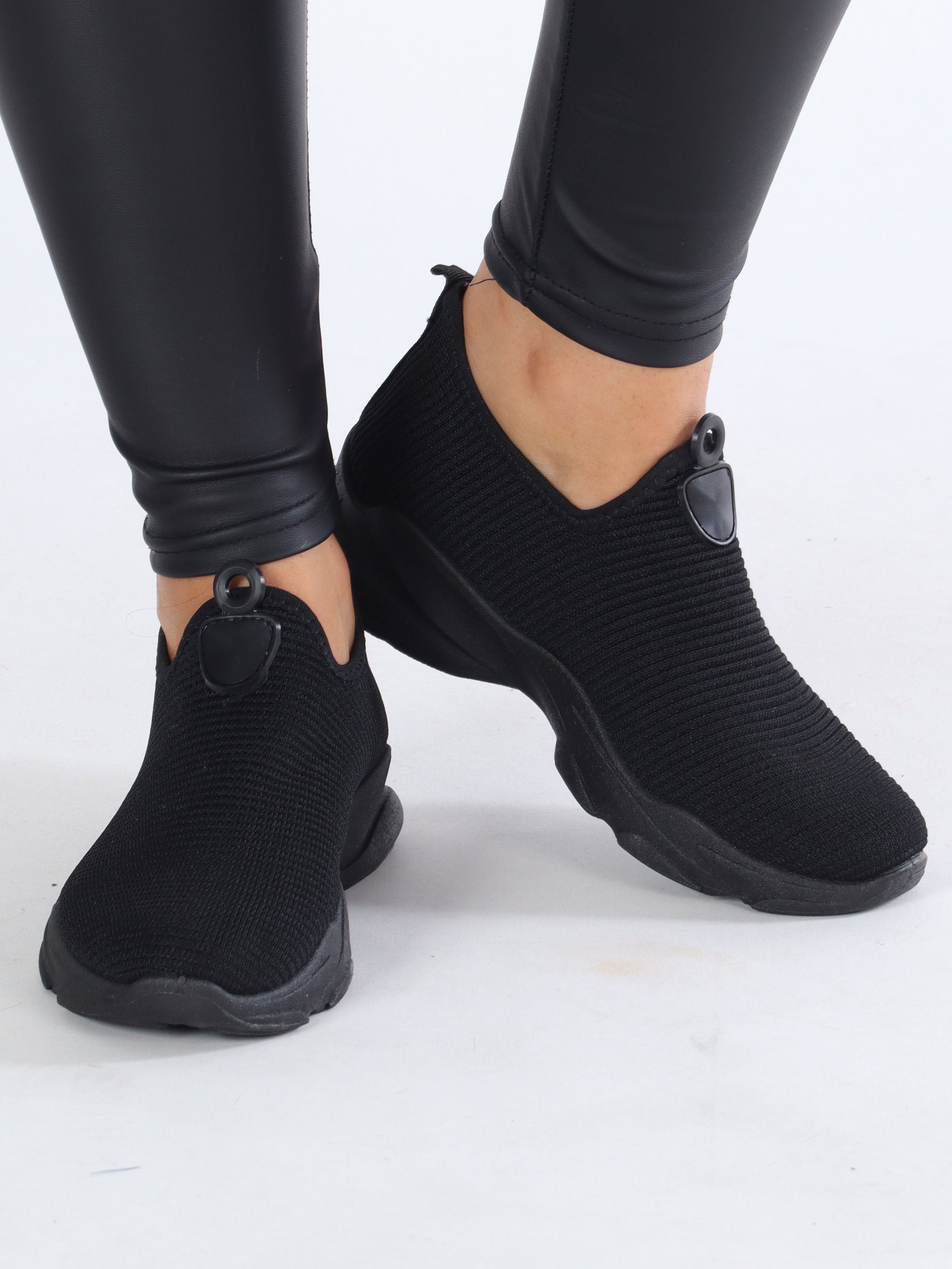 Maggie - Simple sokkesneakers i ribbet look